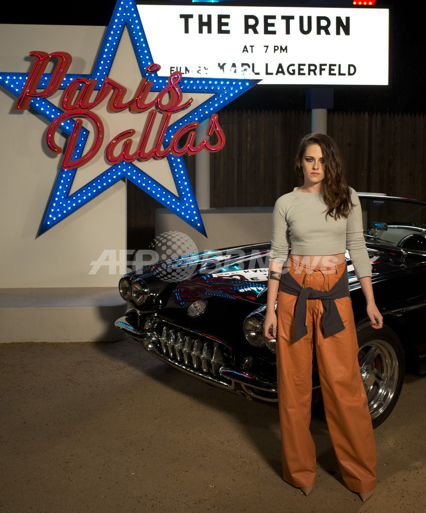 「シャネル」メティエダール・コレクション、会場には華やかな顔ぶれ