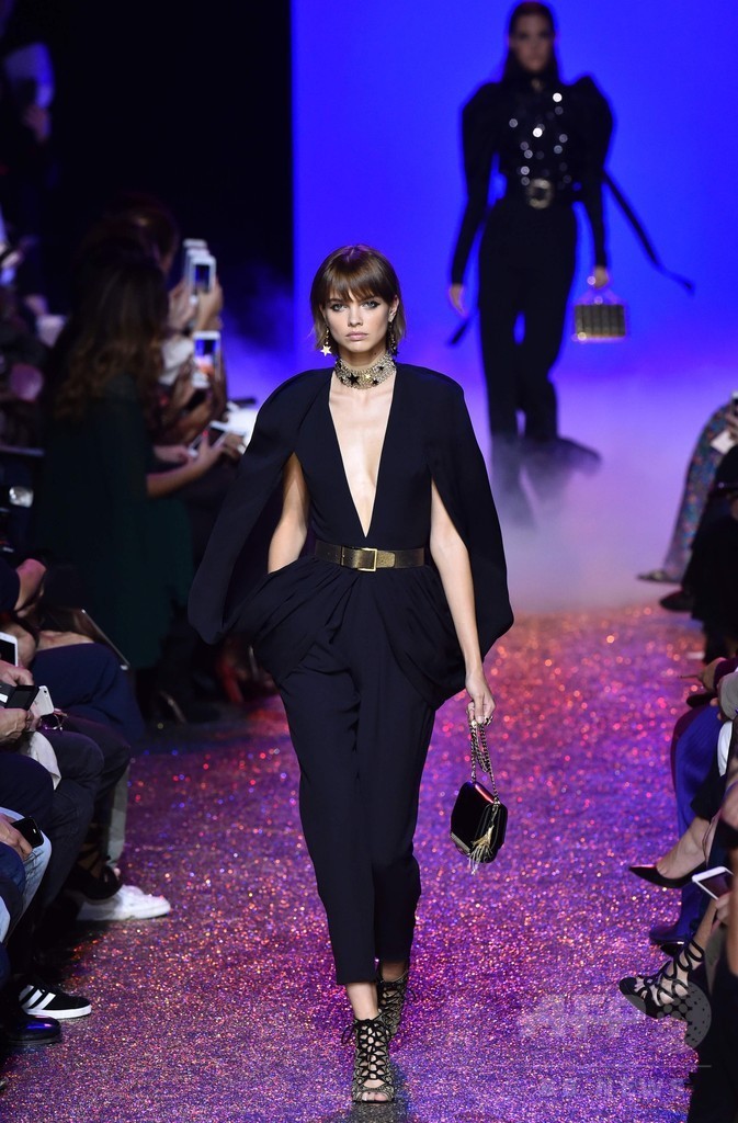 「エリー・サーブ」17年春夏