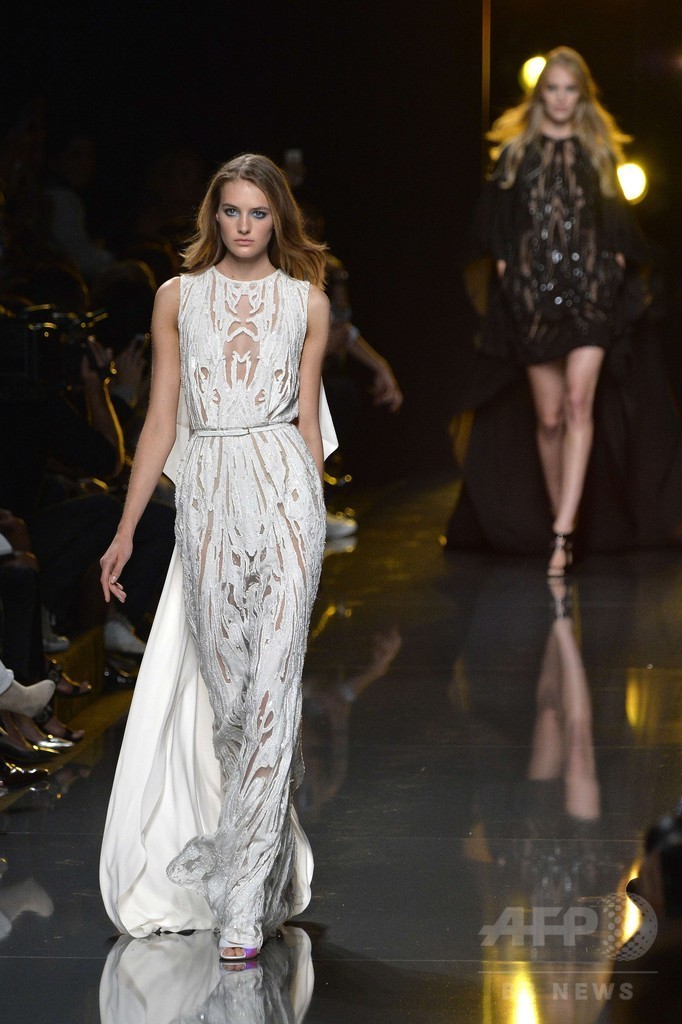 深い海の底への誘い、「エリー・サーブ」15年春夏