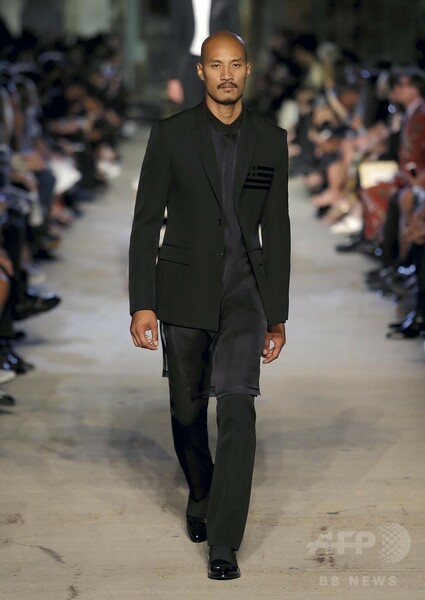 「ジバンシィ」16年春夏コレクション