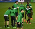 欧州チャンピオンズリーグ（UEFA Champions League 2013-14）決勝トーナメント1回戦第2戦を控え、ビセンテ・カルデロン・スタジアム（Vicente Calderon Stadium）で行われた練習に臨むACミラン（AC Milan）の選手（2014年3月10日撮影）。(c)AFP/ PIERRE-PHILIPPE MARCOU