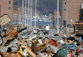 東日本大震災の発生から1か月が過ぎた被災地。写真は宮城県女川（Onagawa）町の港に係留される、被災を免れた漁船（2011年4月14日撮影）。(c)AFP/TOSHIFUMI KITAMURA

&lt;a href=&quot;http://www.afpbb.com/article/disaster-accidents-crime/disaster/2790111/6954516&quot;&gt;&lt;b&gt;【写真特集】地震に襲われた各地の様子&lt;/b&gt;&lt;/a&gt;