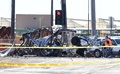 米カリフォルニア州オックスナードで発生した列車とトラックの衝突事故の現場（2015年2月24日撮影）。(c)AFP/FREDERIC J. BROWN
