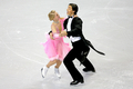 フィギュアスケート四大陸選手権2009、アイスダンス・コンパルソリーダンス（規定、CD）に臨むケイトリン・ウィーバー（左）とアンドリュー・ポジェ。（2009年2月4日撮影）(c)AFP/Getty Images/Matthew Stockman
