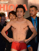 ボクシング、WBC・IBF・WBO世界スーパーバンタム級王座統一戦12回戦を翌日に控えた12日、米カリフォルニア（California）州マンハッタン・ビーチ（Manhattan Beach）で行われた公開計量に西岡利晃（Toshiaki Nishioka）とノニト・ドネア（Nonito Donaire、フィリピン）が登場した。

公開計量でポーズを取る西岡利晃（2012年10月12日撮影）。(c)AFP/Getty Images/Harry How