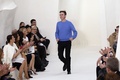 フランス・パリ市内で発表された「クリスチャン ディオール（Christian Dior）」14年春夏オートクチュールコレクションのフィナーレに登場したデザイナーのラフ・シモンズ（Raf Simons、2014年1月20日撮影）。(c)AFP/FRANCOIS GUILLOT