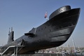 英ゴスポート（Gosport）にある王立海軍潜水艦博物館（Royal Navy Submarine Museum）の港に係留された英海軍のA級潜水艦「アライアンス（HMS Alliance）号」（2014年4月3日撮影）。(c)AFP/GLYN KIRK