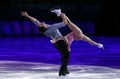 ソチ冬季五輪、フィギュアスケート・エキシビションの演技に臨むカナダのテッサ・ヴァーチュー（Tessa Virtue）/スコット・モイア（Scott Moir）組（2014年2月22日撮影）。(c)AFP/ADRIAN DENNIS