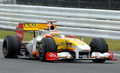 09F1第15戦日本GP（%%Japanese Grand Prix 2009%%）フリー走行1回目。22周を走行し7番手となるベストラップ1分41秒532を記録したルノー（%%Renault%%）のフェルナンド・アロンソ（%%Fernando Alonso%%）。（2009年10月2日撮影）(c)AFP/TOSHIFUMI KITAMURA