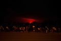 コンゴ民主共和国のニーラゴンゴ火山の噴火を受けて避難する、同国東部北キブ州の州都ゴマの住民ら（2021年5月22日撮影）。(c)Guerchom Ndebo / AFP