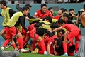 サッカーW杯カタール大会、グループH、韓国対ガーナ。チーム2点目のゴールを喜ぶ韓国の選手（2022年11月28日撮影）。(c)MANAN VATSYAYANA / AFP