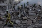 首都キーウで24人死亡、ゼレンスキー氏はロシアへのさらなる報復攻撃誓う
