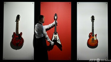 オアシス」ノエルのギター、2400万円で落札 ジャケ写にも登場 写真4枚