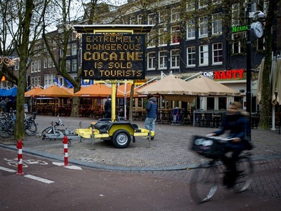 観光客死亡でヘロイン検査セット配布、蘭アムステルダム