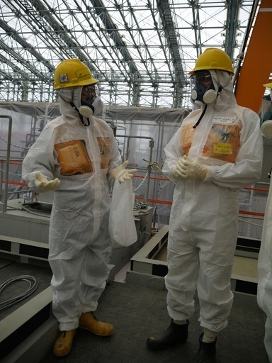 安倍首相、汚染水漏れの現状を視察 福島原発2度目の訪問