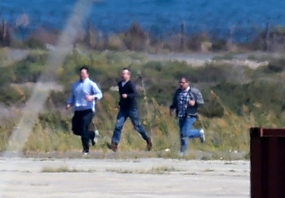 ハイジャック犯と記念撮影 英乗客「自爆ベルト近くで見ようと」