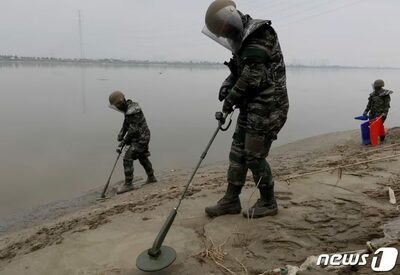 韓国・仁川の海岸、北朝鮮から流出したとみられる地雷発見…海兵隊が爆破処理