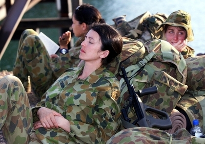 オーストラリア政府、女性兵士の前線戦闘を許可