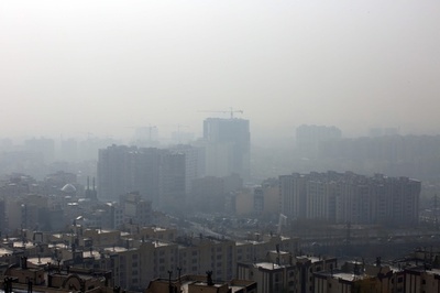 イラン各地で休校、大気汚染の有害スモッグで