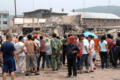 中国カラオケバーで爆発、25人死亡