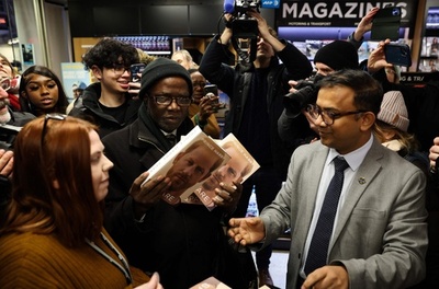 ヘンリー英王子の自伝、正式発売