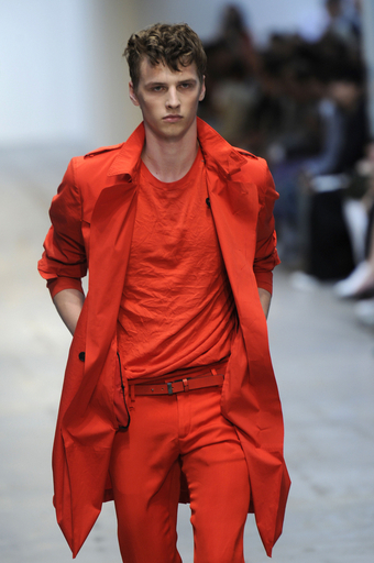 ＜12年春夏ミラノ・メンズコレクション＞コスチューム ナショナル