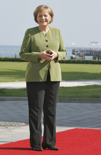 G8、温室効果ガス排出量半減を目指すことで合意