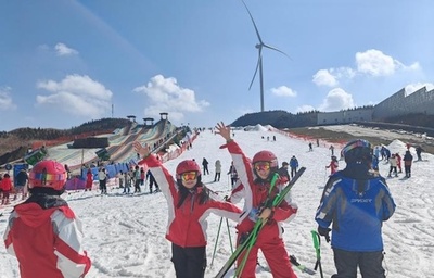 中国・桂林のスキー場で「天湖氷雪カーニバル」開幕