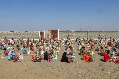 世界最悪の人道危機、避難民に支援物資 イエメン内戦