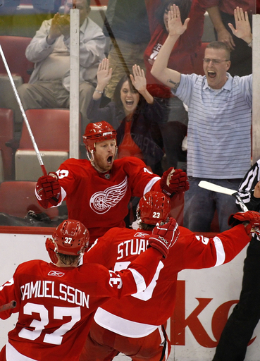 レッドウィングス OTでプレデターズ下し準決勝に王手