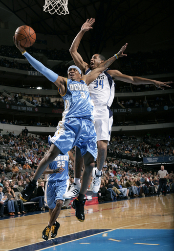 ナゲッツ マーベリックスを破る