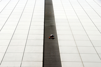 スパイダーマン、銀行ビルを制覇 香港