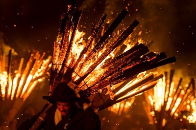熱そう!スイス伝統の炎の祭り「キエンベーゼ」