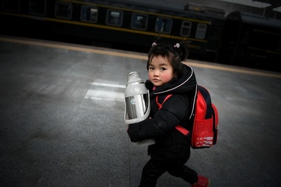 小さな旅人たち　30億人大移動の中で