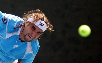 フェレール コールシュライバーを下し準々決勝進出、ドバイ選手権