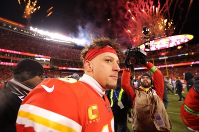 NFL、MVPはQBマホームズ 2度目の受賞