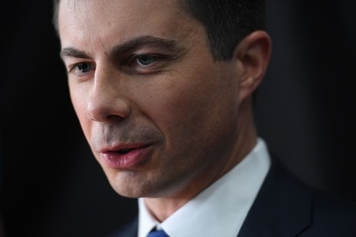 米大統領選、ブティジェッジ氏が民主党候補支持率で2位躍進