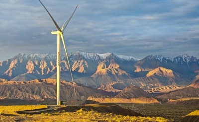 中国西北地区で最も標高の高い風力発電所で最初の発電ユニットが稼働