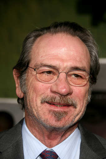 トミー・リー・ジョーンズ、「元ルームメイト」のゴア氏たたえる記念コンサート司会に