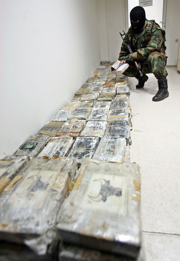 国境を越えるトラックから480キロ以上のコカインを押収 - マケドニア