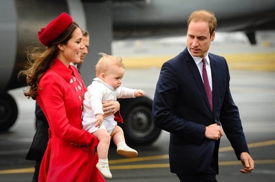 ジョージ英王子がNZ到着、初の外遊開始