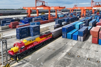 成都で新たな急行貨物列車がデビュー