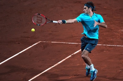 フェデラーが辛くも決勝へ、感情出す一幕も イスタンブール・オープン