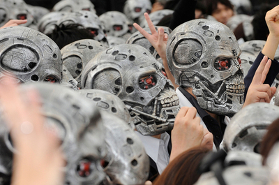 『ターミネーター4』ジャパンプレミア試写会、マスク姿のファンが殺到