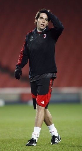 カカ　ACミランとの契約延長にサイン