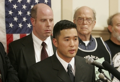 イラク派遣拒否の日系中尉、軍法会議が審理無効に - 米国