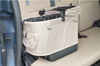 愛犬家の約半数が外出時に「車移動」を利用 (※1) ISOFIX(アイソフィックス)でキャリーを簡単に取り付けられる新アクセサリー 2026年4月上旬 新発売