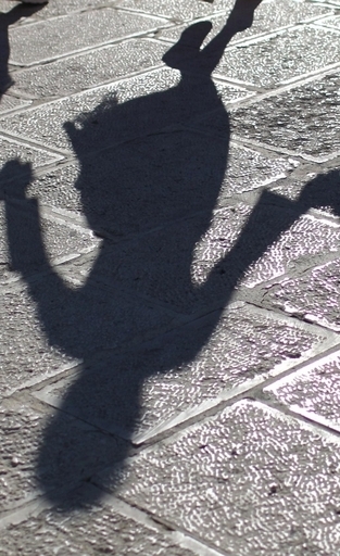 「家出したくて」、14歳少女が銀行強盗