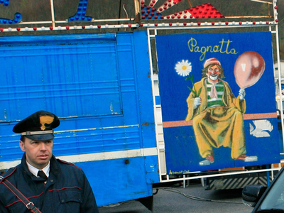 ピラニア水槽に少女泳がす、伊のサーカスオーナーら逮捕