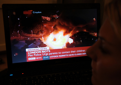 暴動続くロンドン、2日目に100人逮捕 英警視庁